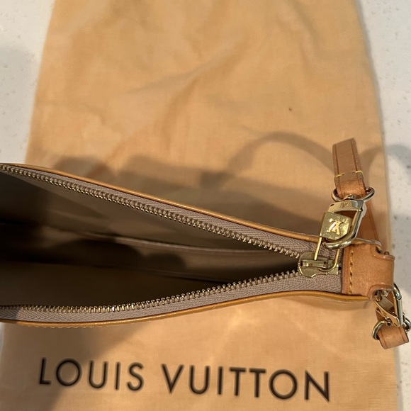 Louis Vuitton Monogram Vernis Lexington Pouchette - Picture 6 of 16